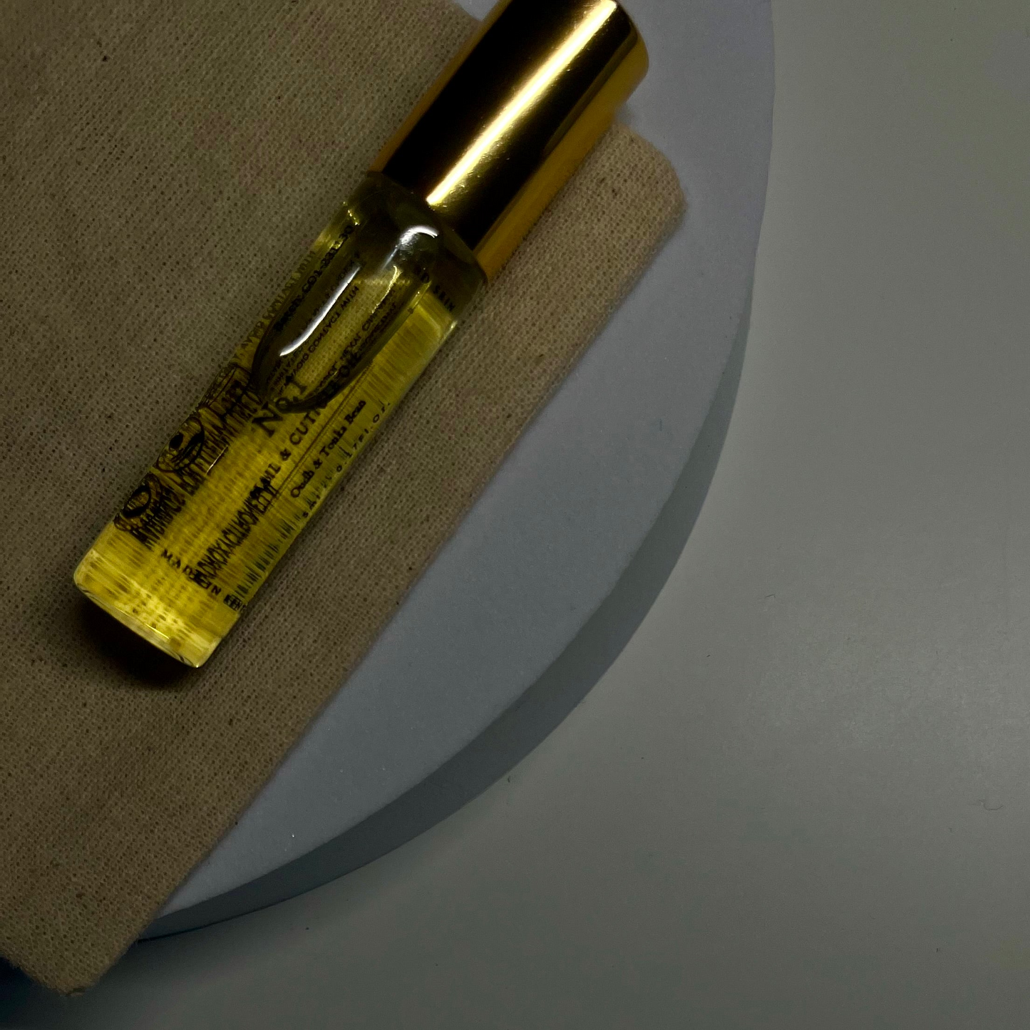 No. 1 Oudh & Tonka Bean - 5ml Roller Bottle